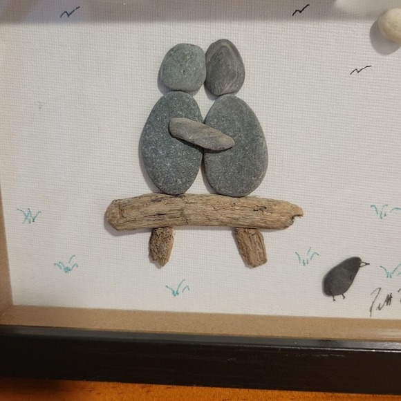 Signed Couple Kissing on Bench Pebble Art Framed Wall Home Decor 8 x 6 - Picture 2 of 10